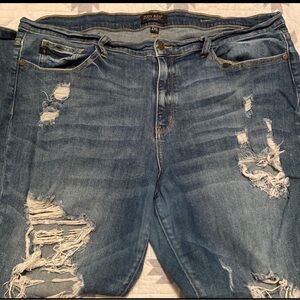 Judy Blue’s boyfriend cut, distressed jeans. 2X